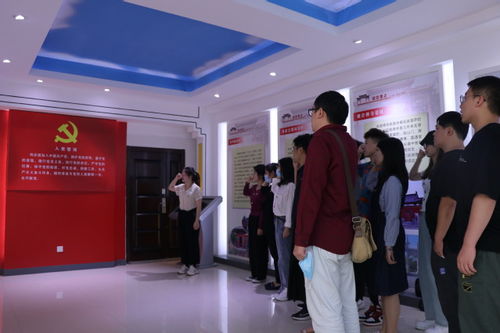 鄭州輕工業(yè)大學(xué)藝術(shù)設(shè)計(jì)學(xué)院組織學(xué)生黨員赴新鄭西泰山廉政教育基地開展學(xué)習(xí)交流活動(dòng)